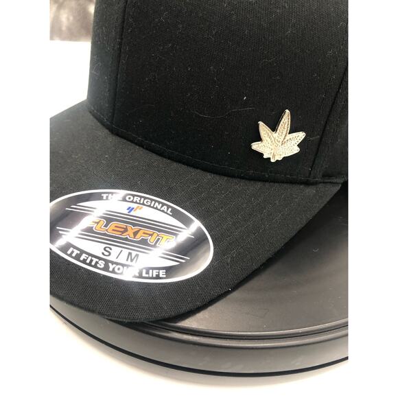 KushBrand Black Flexfit cap Silver hardware NWT unisex Sz S-M - Picture 4 of 5